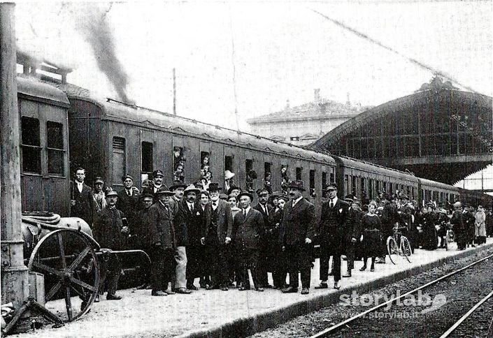 Bambini In Partenza Per Le Colonie 1912