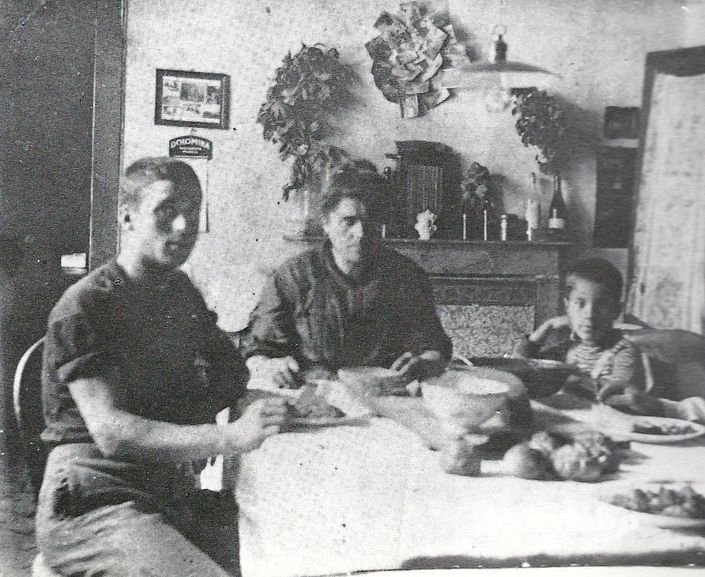 Famiglia Di Via Colleoni A Tavola 1910