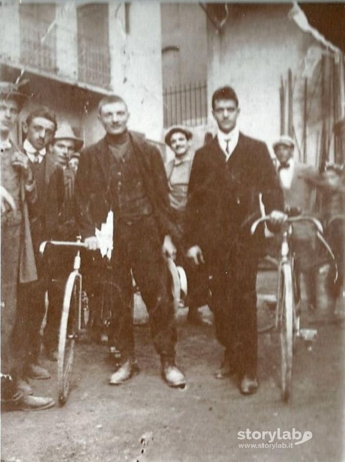 Ciclista Chiorda(A Sinistra) Primi Del 900