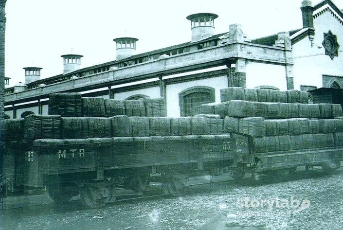 Carri Del Gamba De Legn All'Interno Dello Stabilimento Crespi D'Adda