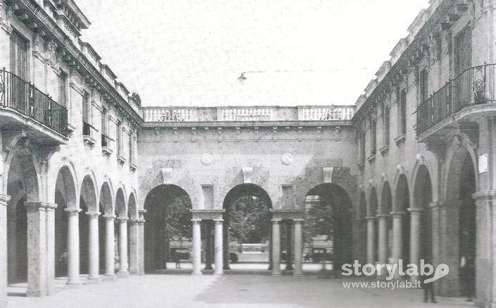 I Nuovi Portici Sul Sentierone 1929