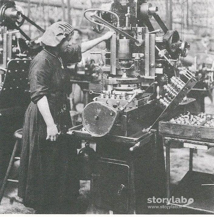 Manodopera Femminile In Industria Metalmeccanica (Anni 1915-1918)