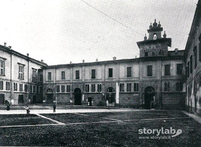 La Cittadella Sede Dell'Istituto Magistrale Suardo Dal 1901 Al 1943
