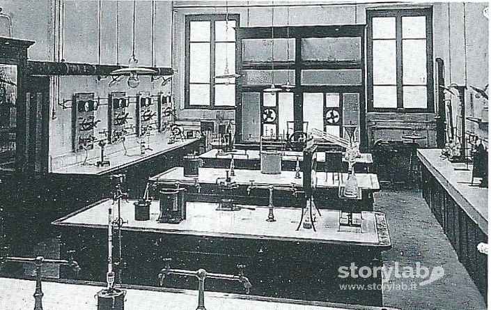 Laboratorio Di Chimica All'Esperia 1928