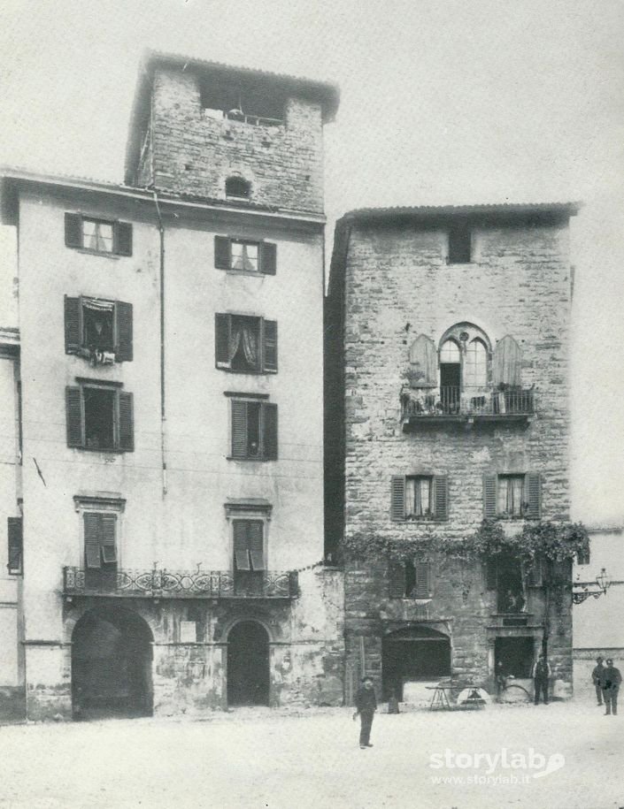 Piazza Mercato Del Fieno