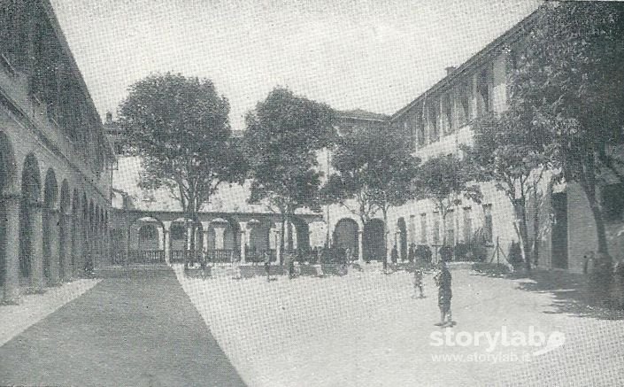 Cortile Del Collegio Vescovile S. Alessandro