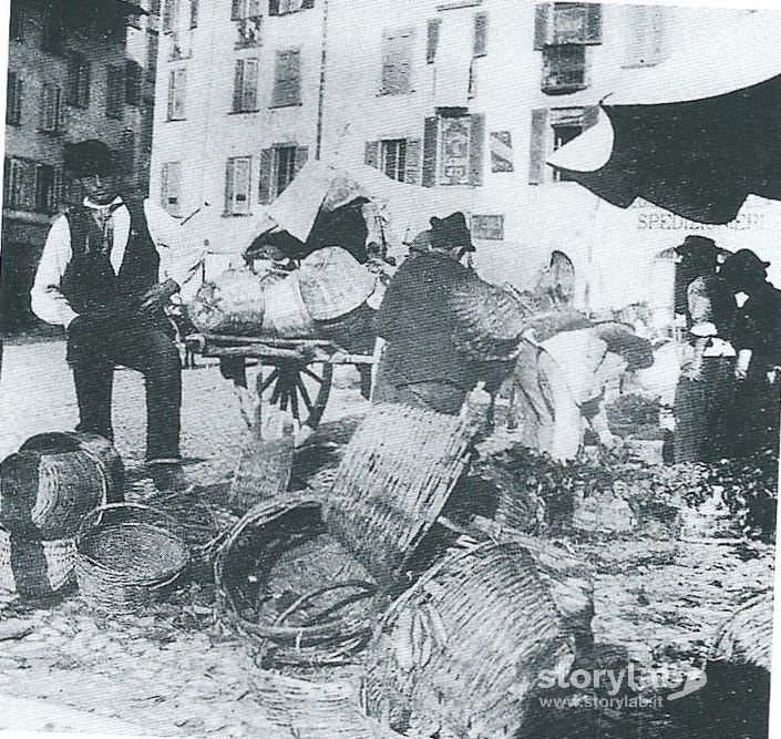 Piazza Mercato Della Legna Fine 800