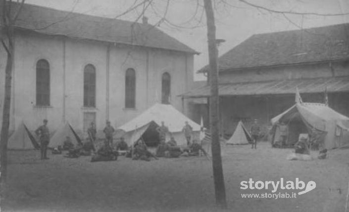 Croce Rossa Nel Cortile Congregazione Mariana San Giorgio (Gestita Dai Padri Gesuiti) 1915