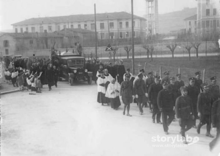 Funerale Con L'Ospedale Maggiore Sullo Sfondo 1935