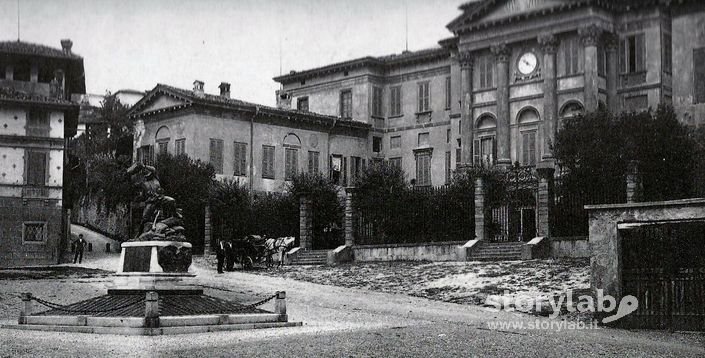 Monumento Agli Alpini In Piazza Carrara 1922