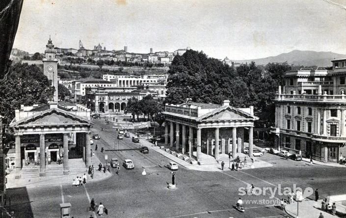 Porta Nuova 1958 Con Striscione Mostra Di Sculture Antiche