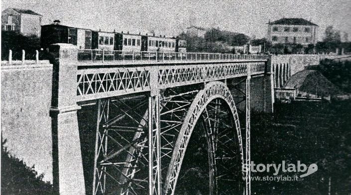 Tram Gamba De Legn Sul Ponte Di Trezzo Sull'Adda