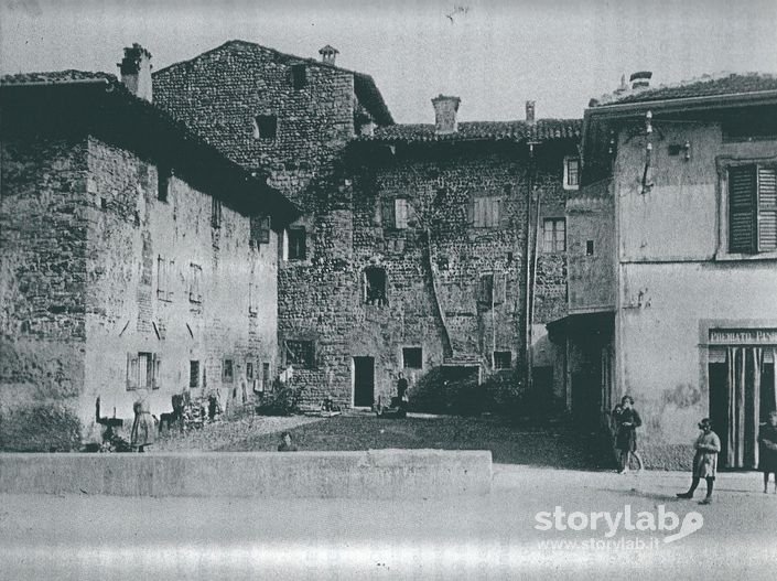 Torre Del Castello Di Campagnola