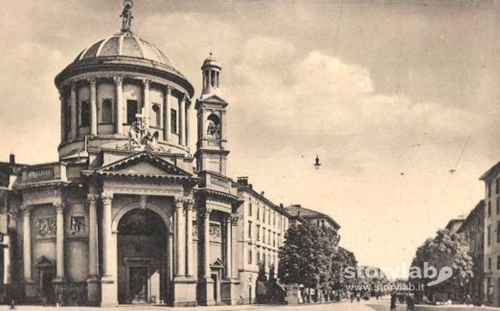 Chiesa Delle Grazie E Viale Roma