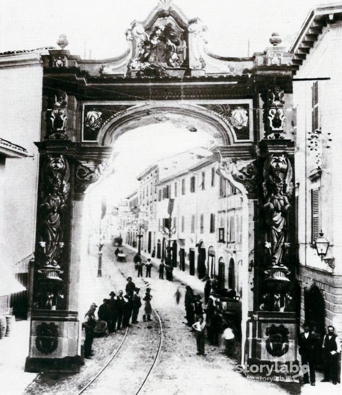 Arco In Borgo S.Caterina Per La Festa Dell'Addolorata