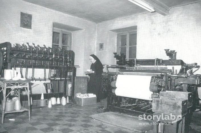 Lavorazioni Tessili Presso L'Orfanotrofio Dei Celestini 1938