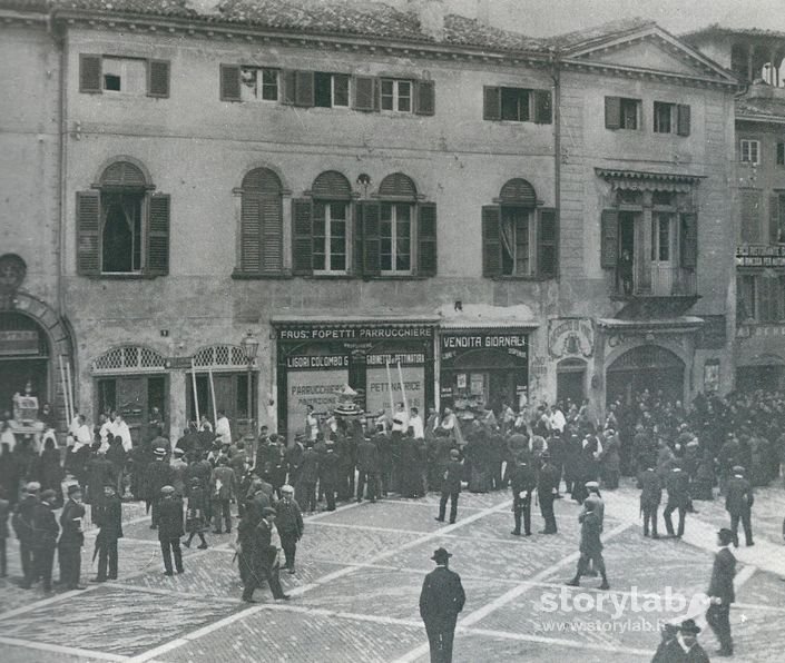 Processione Con Reliquie In Piazza Vecchia Fine Anni 20