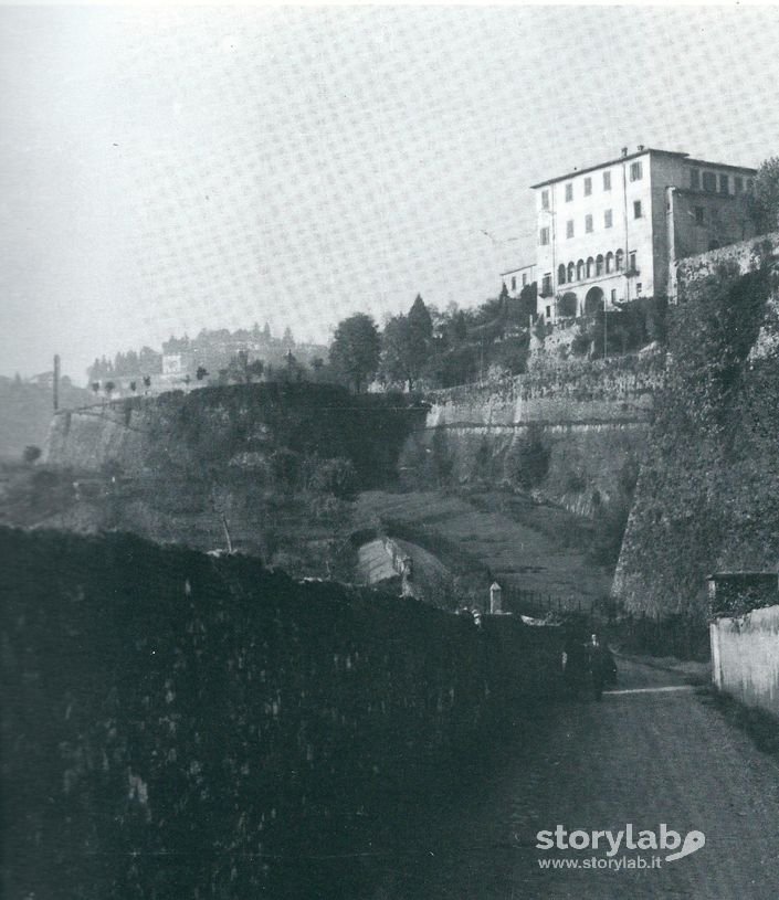 Via Tre Armi Con Palazzo Lolmo E Torre Scaraguaita Prima Del Restauro