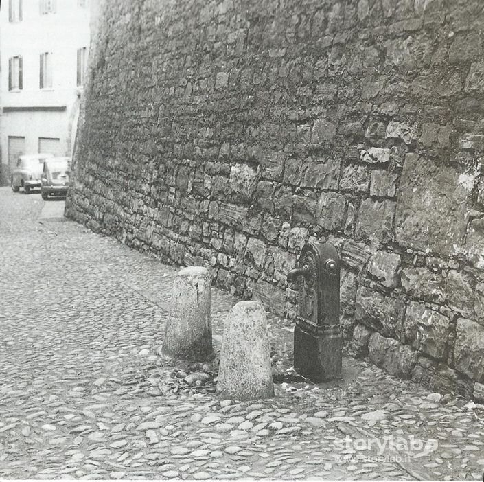 La Vecchia Fontanella Pubblica A Borgo Canale