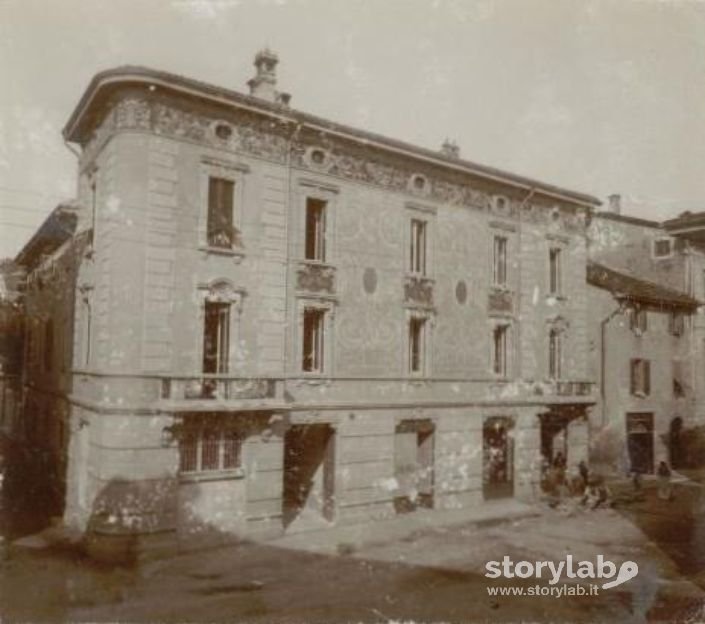 Casa all'inizio di via Broseta