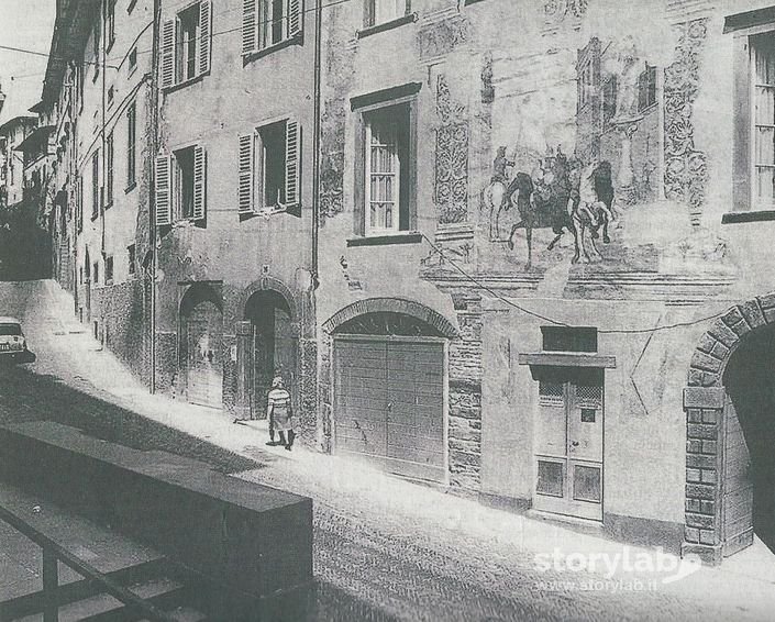 Via Porta Dipinta Con Affresco (Oggi Poco Visibile)