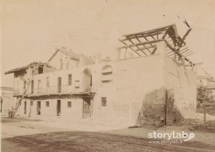 Demolizione casa in via Cologno