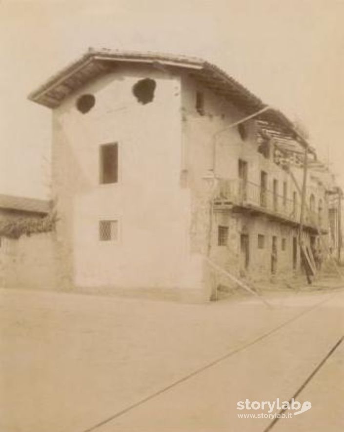 Demolizione in via Cologno davanti a S. Giorgio per apertura via Paleocapa