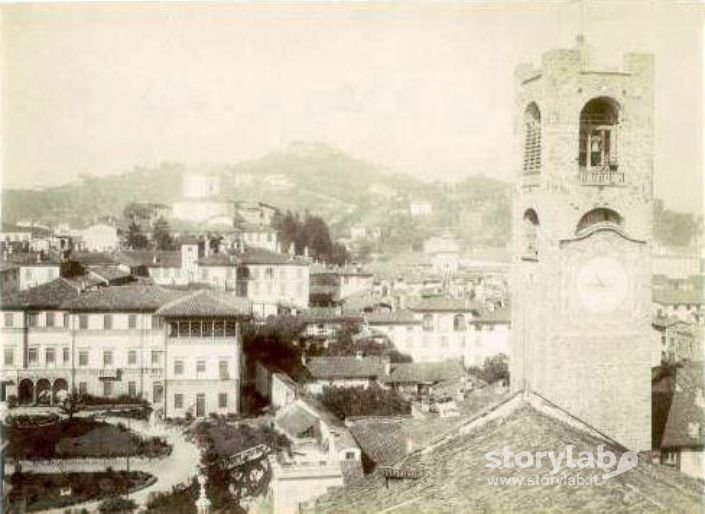 Campanone e giardino della casa vescovile