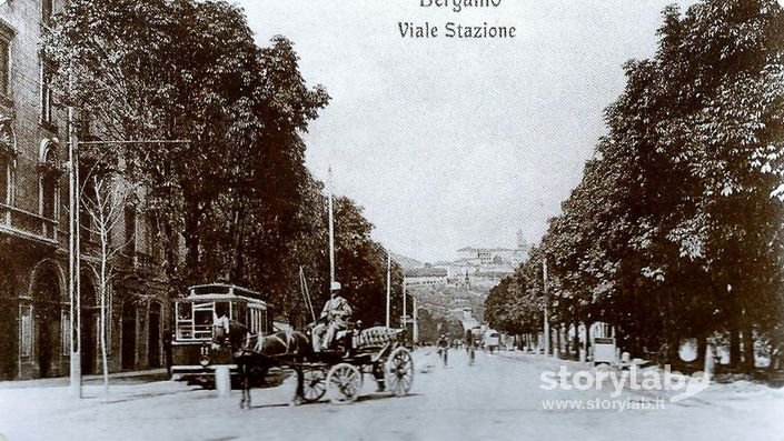 Tram e carrozza in Viale Roma - inizio '900