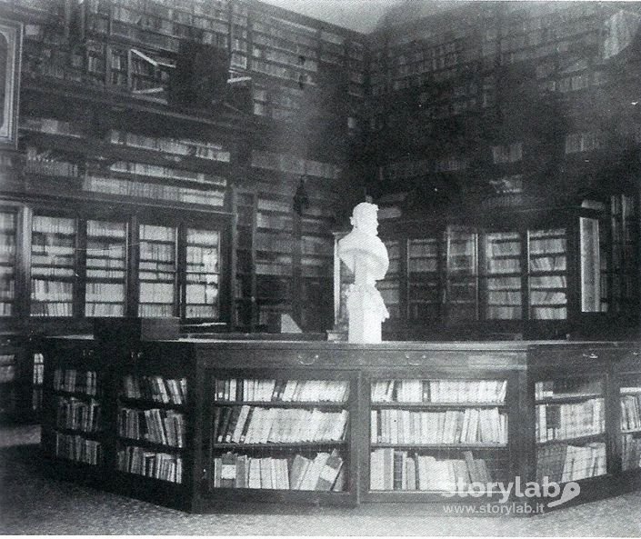 Interno Biblioteca civica presso il Palazzo della Ragione