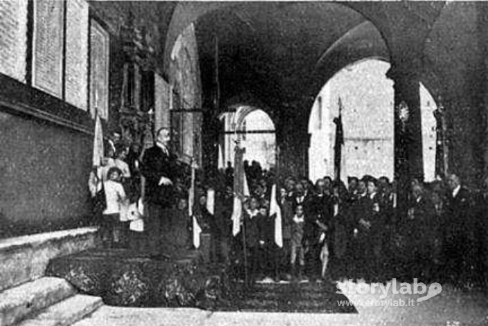 Inaugurazione busto di Garibaldi sotto il Palazzo della Ragione anni 20