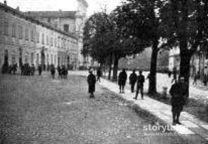Fascisti presso le Poste dopo la marcia su Roma 1922