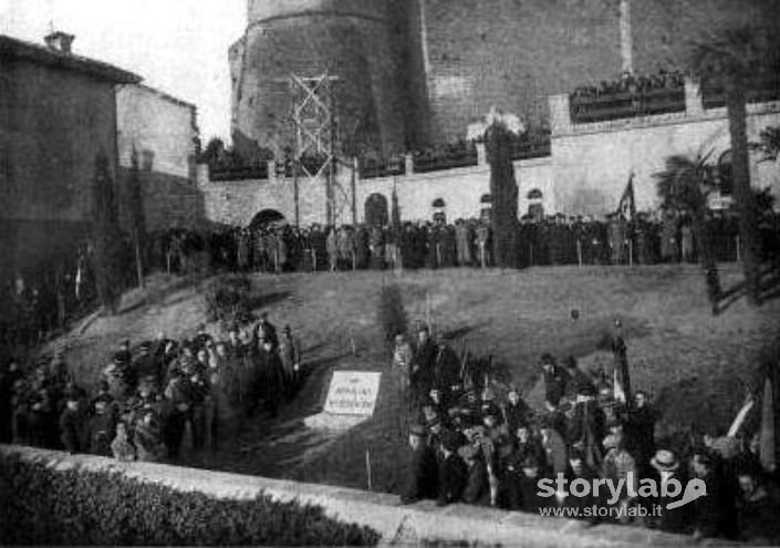 Posa dell'albero in ricordo di Arnaldo Mussolini anni 30