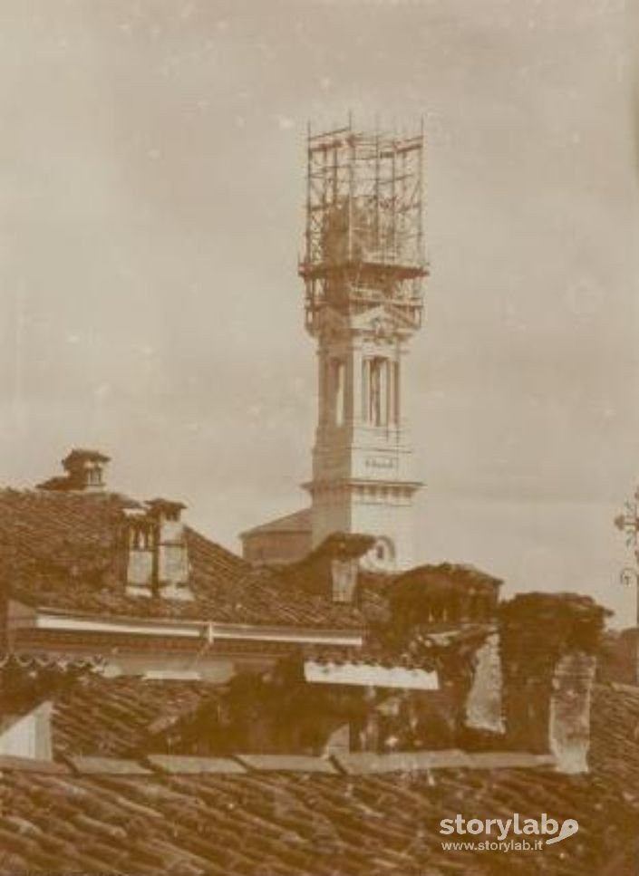 Campanile San Alessandro in costruzione