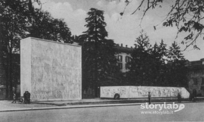 Monumento della Rivoluzione e dei caduti fascisti