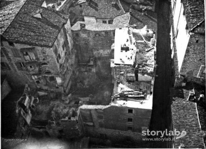 Demolizioni presso via Lupo fine anni 30