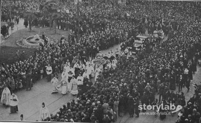 Processione con reliquia di San Luigi 1927