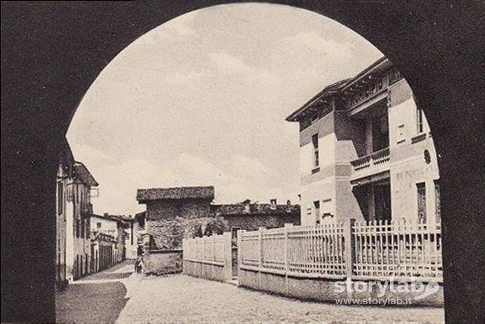 Piazza Marconi E Il Municipio