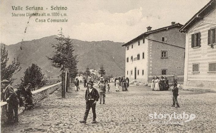 La passeggiata lungo i bastioni del Belvedere di Selvino