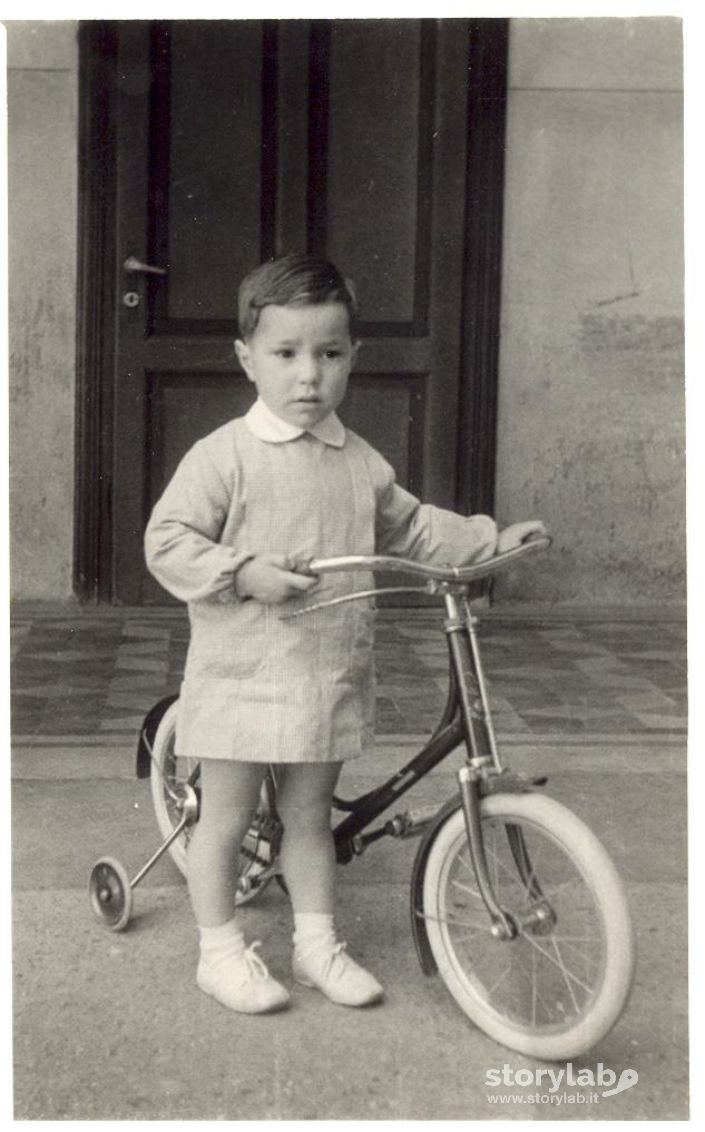 Bambino Con Bicicletta