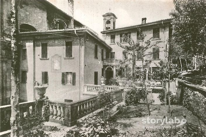 Casa Parrocchiale fiorita