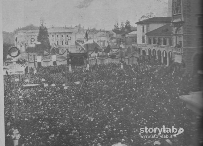 Inaugurazione della Torre dei Caduti e discorsi di Mussolini.