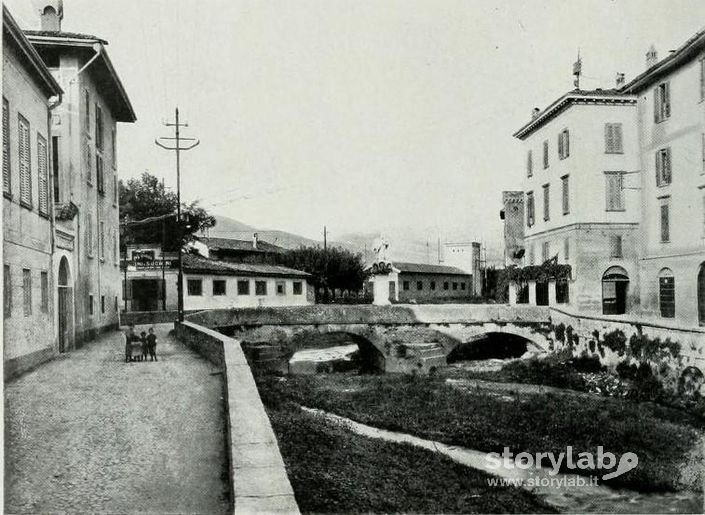 Bergamo via Borgo Palazzo ponte sulla Morla