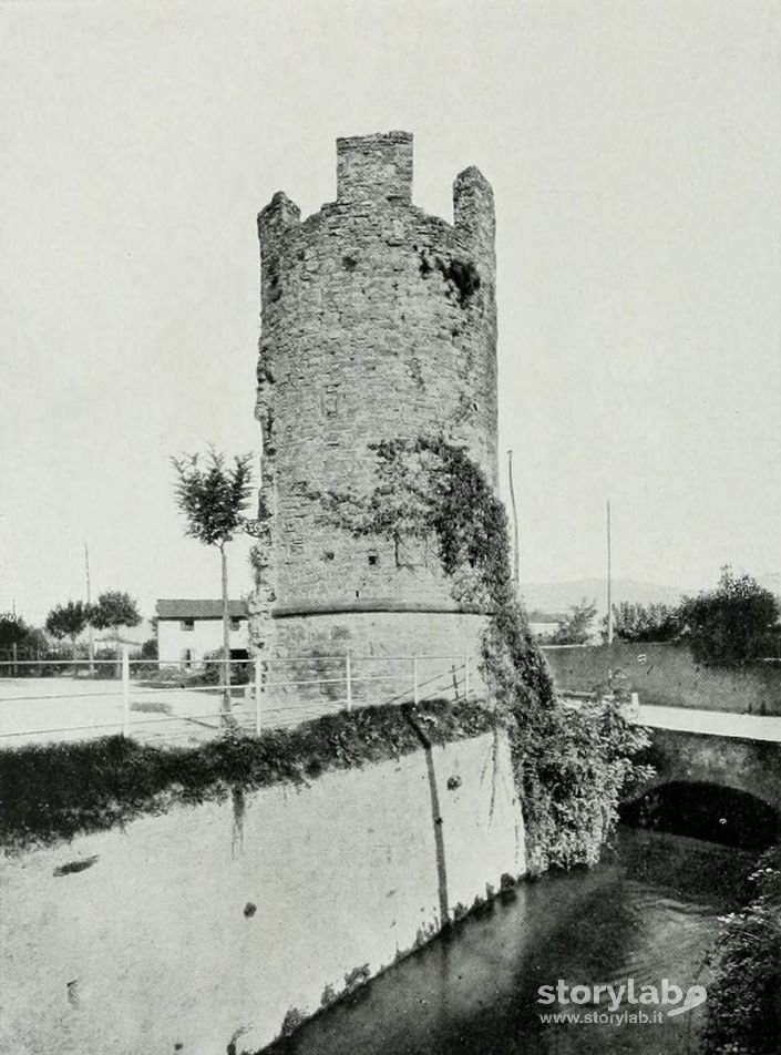 Bergamo torre del Galgario con roggia del piccolo Serio