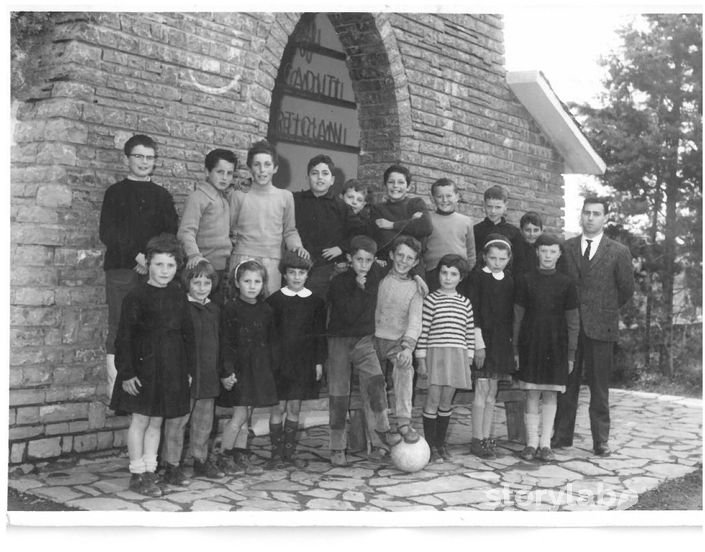 Scolaresche in visita alla cappella dedicata ai caduti partigiani