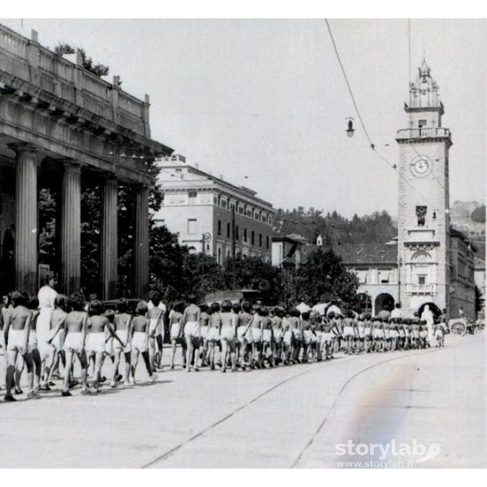 Bergamo, Porta Nuova, Partenza Per La Colonia-Bagni Di Sole. 1930