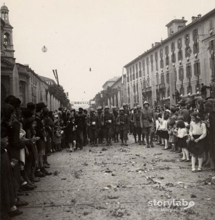  Viale Roma, 1942 - Ritorno Dei Soldati Bergamaschi Dalla Campagna Di Grecia 