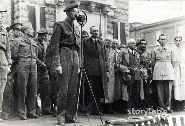1945. Bergamo, Comizio Del Comandante Fletcher Con I Membri Del Cln Dopo La Liberazione 