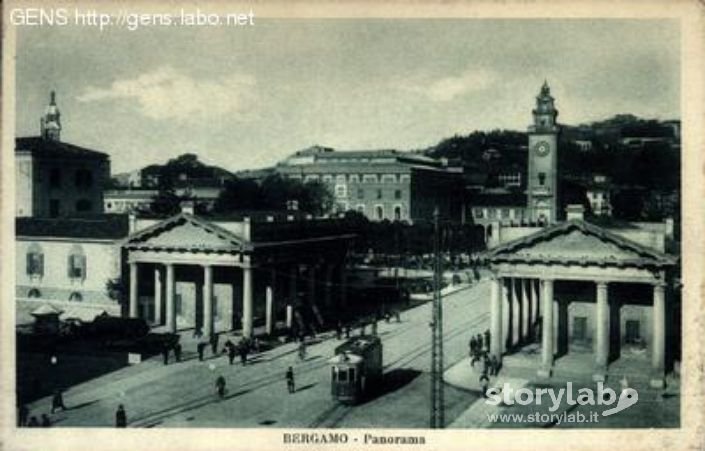 Porta Nuova E Tram Elettrico