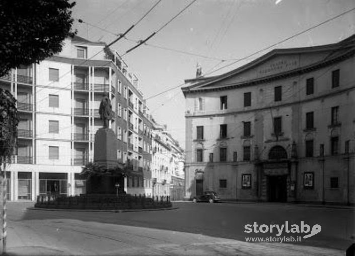 Bergamo, La Rotonda Dei Mille Con Il Teatro Duse.  Anni `50 Del Xx Secolo